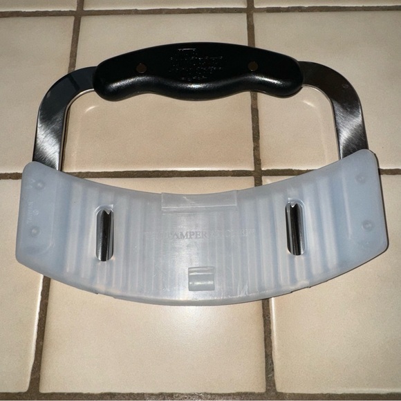 The Pampered Crinkle Cutter- # 1063- retired - Picture 2 of 4